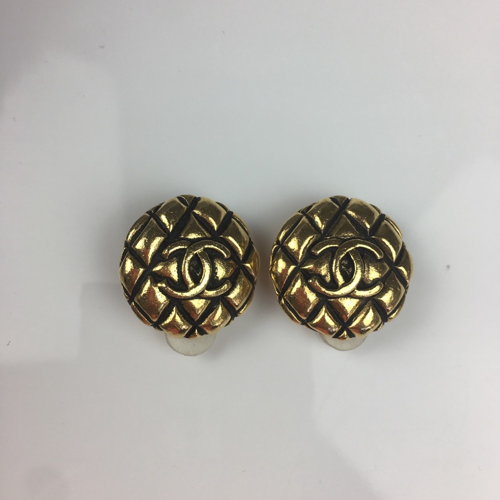 Chanel vintage clip on earrings - Picture 1 of 4